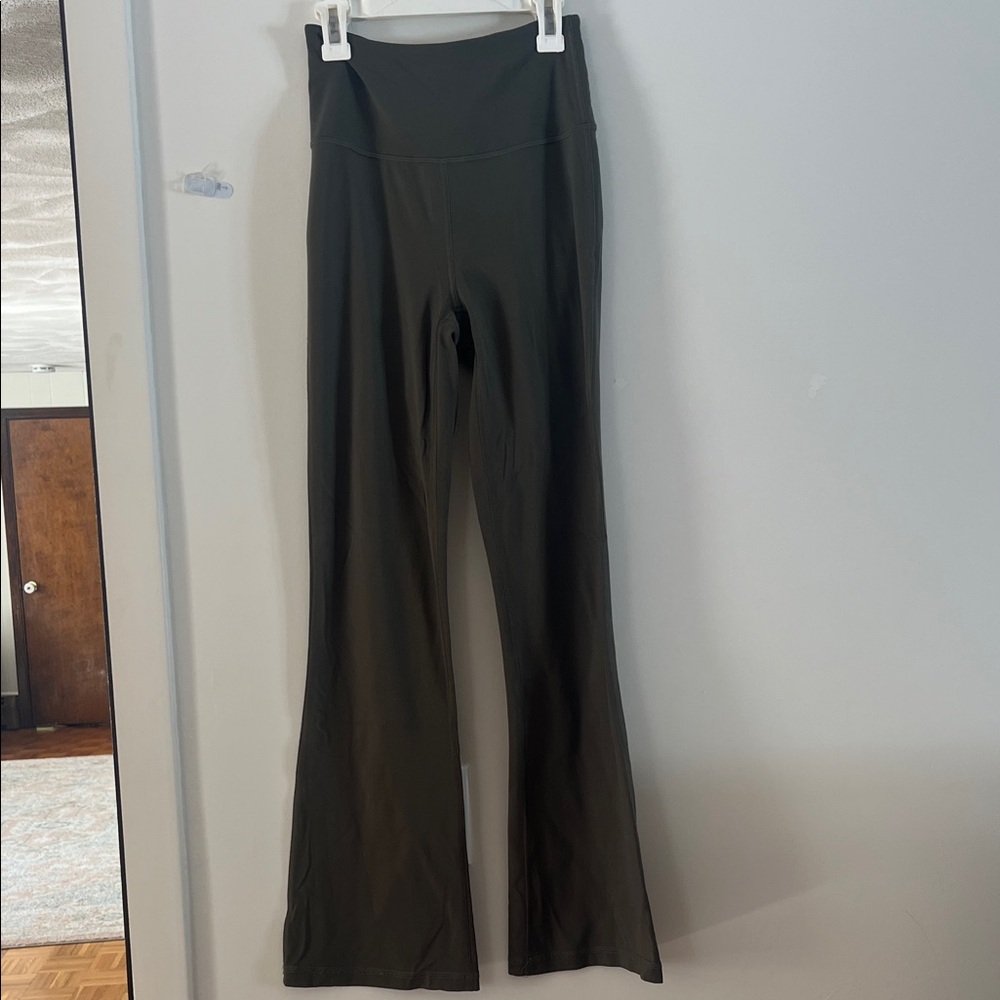 Lululemon groove size 4 green